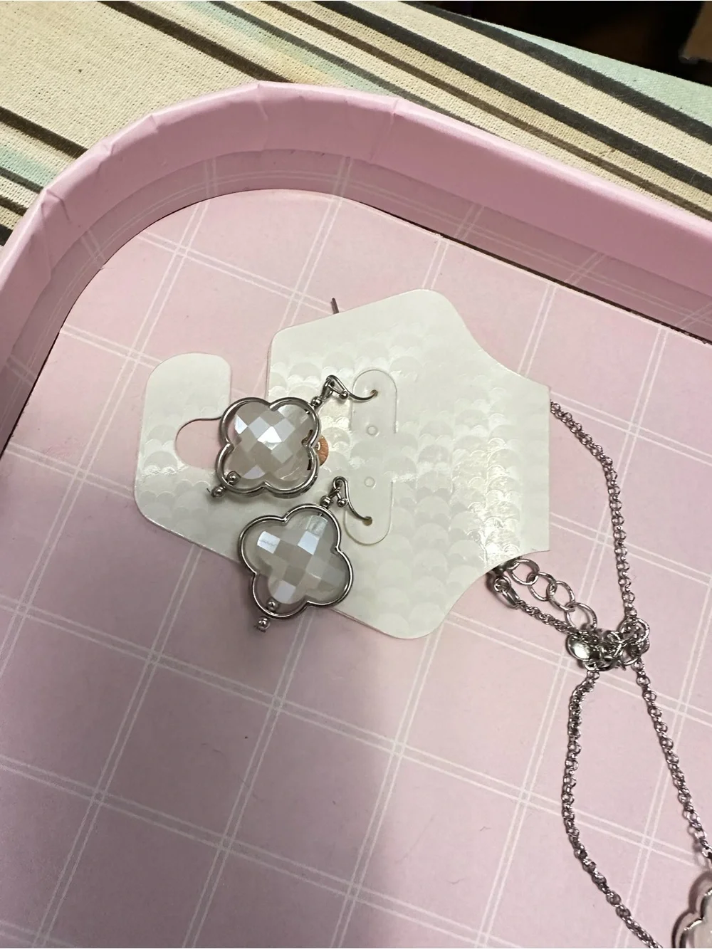 Silver-Tone White Floral & Marbled Bead Necklace and Earring Set